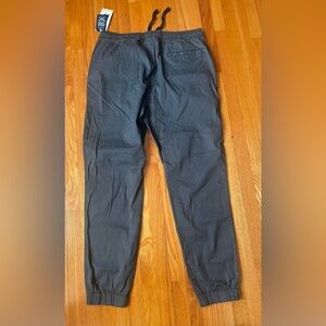 NWT Men’s Faded Glory gray khaki joggers w/elastic waist. Size LG 36/38
